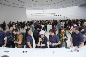 Η Apple κάνει το μεγάλο βήμα: Σήμερα η παρουσίαση του νέου αναδιπλούμενου iPhone