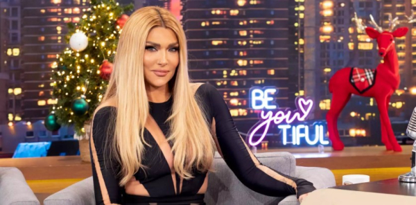 Αγγελική Ηλιάδη: «Έχω δει UFO στη Νέα Σμύρνη»