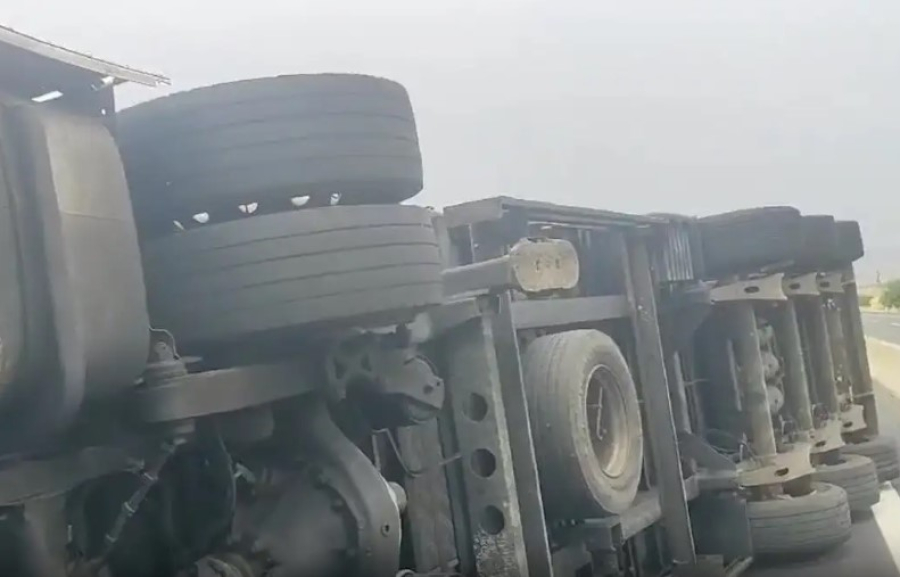 Ανατροπή νταλίκας στην Εγνατία Οδό στην Κοζάνη: Κλειστές οι 2 λωρίδες κυκλοφορίας