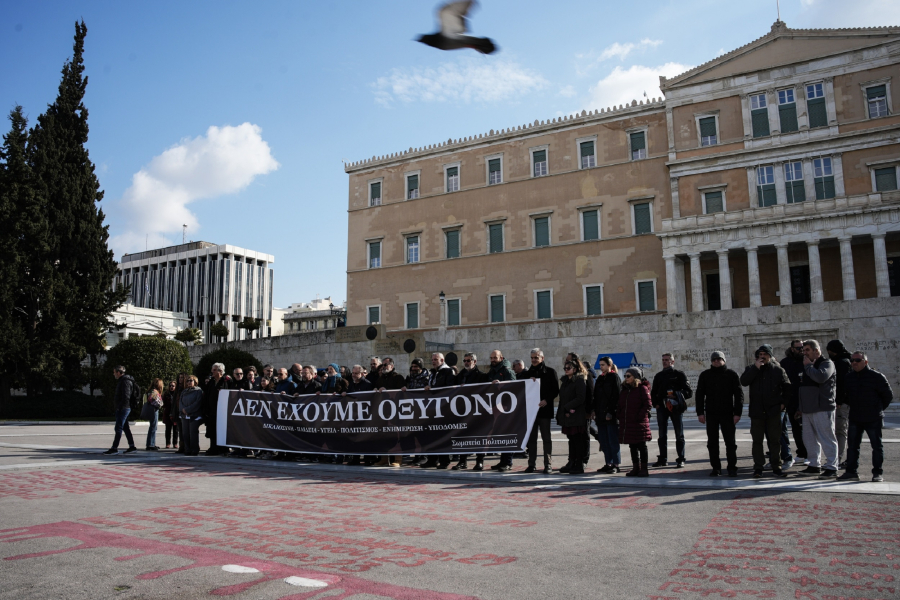 Η σεισμική ακολουθία των Τεμπών τραντάζει το πολιτικό σύστημα