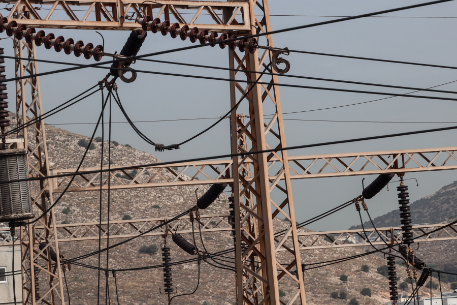 Ανησυχία για τα τιμολόγια ρεύματος το καλοκαίρι - Σταθερή επιλογή το «μπλε»