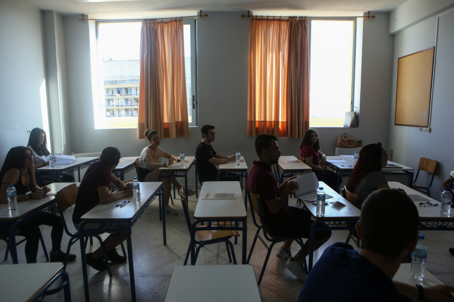 Πανελλήνιες 2025: Τι θα συμβεί αν ο υποψήφιος αρρωστήσει, η διαδικασία των επαναληπτικών εξετάσεων