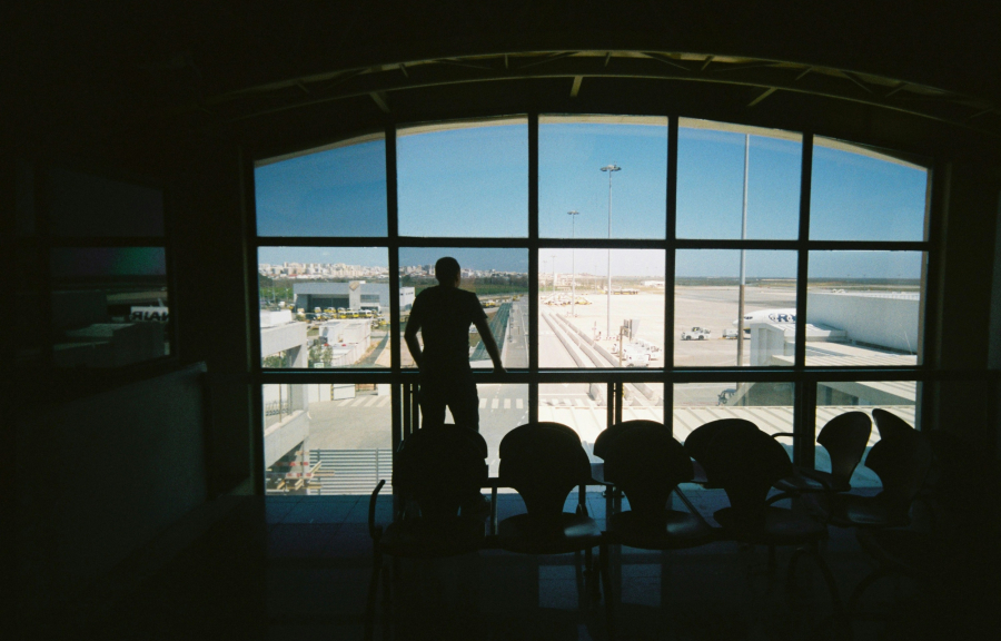 Καθυστερήσεις στο «Ελευθέριος Βενιζέλος»: «Ένας ελεγκτής εναέριας κυκλοφορίας μπορεί να παίρνει πάνω από €120.000 ετησίως»