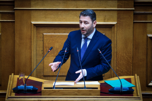 Βουλή: Μύδροι Ανδρουλάκη κατά Κασσελάκη – Βελόπουλου - «Για κάποιους το βαρέλι δεν έχει πάτο»
