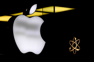 Νέα ευρωπαϊκά πρόστιμα σε Meta και Apple εν μέσω «διασταυρούμενων πυρών» για τους δασμούς