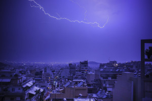 Καιρός: Ραγδαία επιδείνωση με καταιγίδες τις επόμενες ώρες - Που θα «χτυπήσει» η κακοκαιρία (vid)