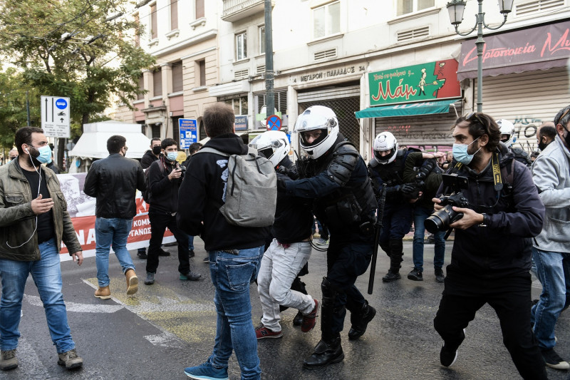 ΠΑΜΕ: «Η ψυχραιμία των διαδηλωτών ο λόγος που δε θρηνήσαμε θύματα από το σημερινό όργιο καταστολής»