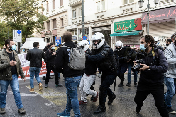 ΠΑΜΕ: «Η ψυχραιμία των διαδηλωτών ο λόγος που δε θρηνήσαμε θύματα από το σημερινό όργιο καταστολής»