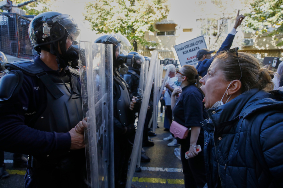 Η Ευρώπη βράζει από οργή: Eκρηκτικό κοκτέιλ κρίσεων πριν τις εκλογές σε Ισπανία, Γαλλία, Ελλάδα και Ιταλία