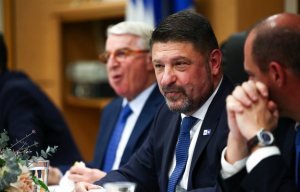 Το Μαξίμου αδειάζει Χαρδαλιά