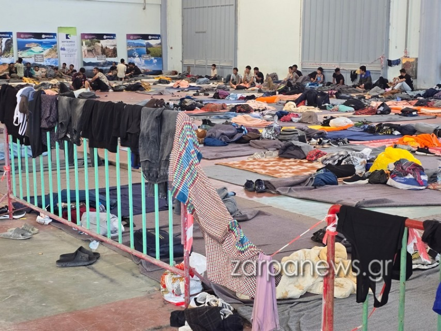 «Μπαλάκι» οι μετανάστες στην Κρήτη - Τους μετακινούν από νομό σε νομό για την προσωρινή φιλοξενία τους