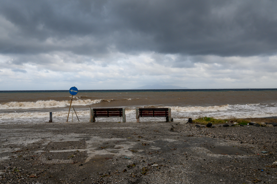 Νέο έκτακτο δελτίο από την ΕΜΥ: «Αναβαθμίζει» την κακοκαιρία, πού θα χτυπήσει η «Genesis»