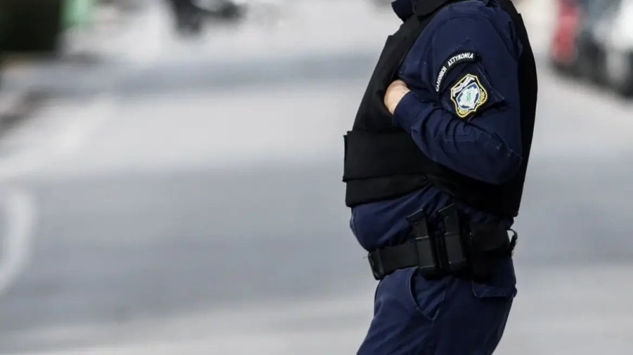 Aστυνομικός της Βουλής: Τα άλλοθι που «έχτιζε» εις βάρος εις της γυναίκας του