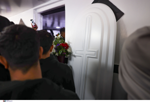 Από την τελετή αγρύπνιας για τον 16χρονο Ρομά Κώστα Φραγκούλη