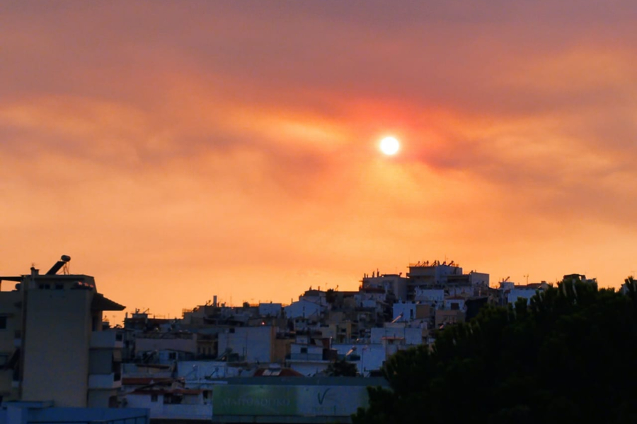 Φωτιά τώρα: Από την Τουρκία ο πυκνός καπνός σε Αττική, Εύβοια και βόρειες Κυκλάδες