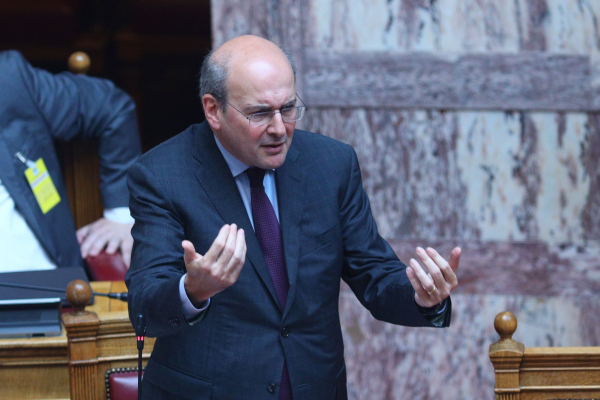 Βουλή: Κόντρα και συναινέσεις για τις αλλαγές στην Golden Visa