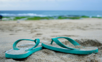 Ποδίατρος απαντά: Καταστρέφουν τα πόδια οι σαγιονάρες; - Ποιοι δεν πρέπει να τις φορούν