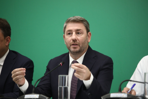 Ανδρουλάκης: Ωραία τα βίντεο του Μητσοτάκη, αλλά η σκληρή πραγματικότητα φαίνεται στην τσέπη των πολιτών