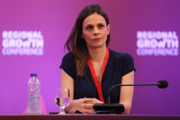 Αχτσιόγλου: Το δημογραφικό απαιτεί πολιτικές που θα δώσουν ασφάλεια στα ζευγάρια