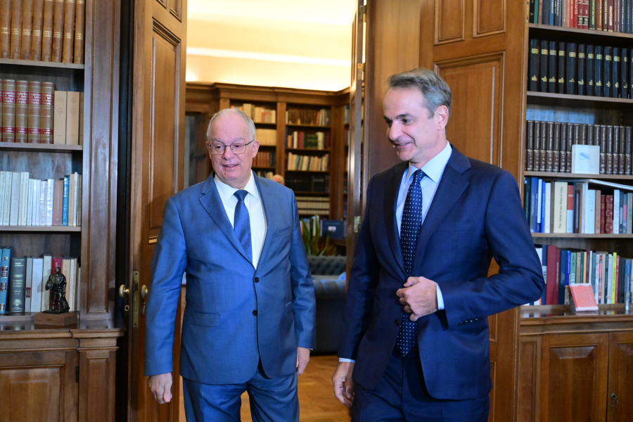 Τασούλας: «Νουθετεί» τον Μητσοτάκη ή του δίνει διέξοδο;