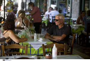 Σύσκεψη στο Μαξίμου, αυξάνονται οι περιορισμοί στους ανεμβολίαστους, ανακοινώσεις το απόγευμα