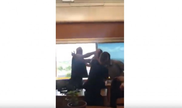 Απίστευτο! Καθηγητής γρονθοκόπησε φοιτητή στο ΑΠΘ! (Βίντεο)