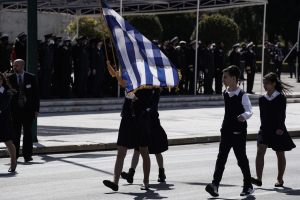 25η Μαρτίου: Αντίστροφη μέτρηση για το διήμερο χωρίς μαθήματα - Πότε και πώς θα παρελάσουν οι μαθητές