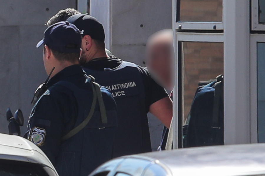 Απολογείται στον ανακριτή ο 89χρονος που άνοιξε πυρ σε ΕΦΚΑ και Πρωτοδικείο