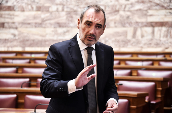 Νέο «όχι» γαλάζιου βουλευτή για την ψήφιση του γάμου ομόφυλων ζευγαριών