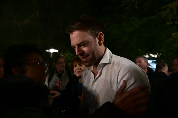 Κόμμα business friendly, «ούτε δεξιά, ούτε αριστερά»