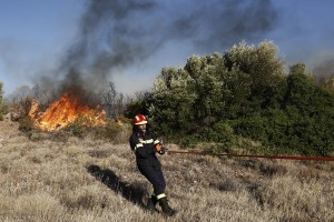 Σε ύφεση η φωτιά στο Μαρκόπουλο - Μαίνονται σε Κυπαρισσία και Κέρκυρα