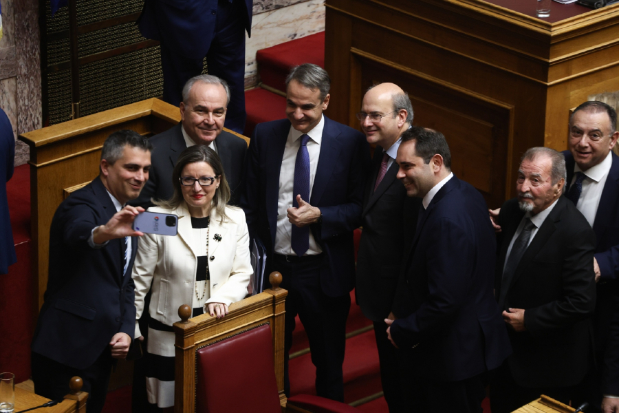 Προϋπολογισμός 2025: Ψηφίστηκε με 159 «ναι», 139 «όχι» και με αποχή Σαμαρά