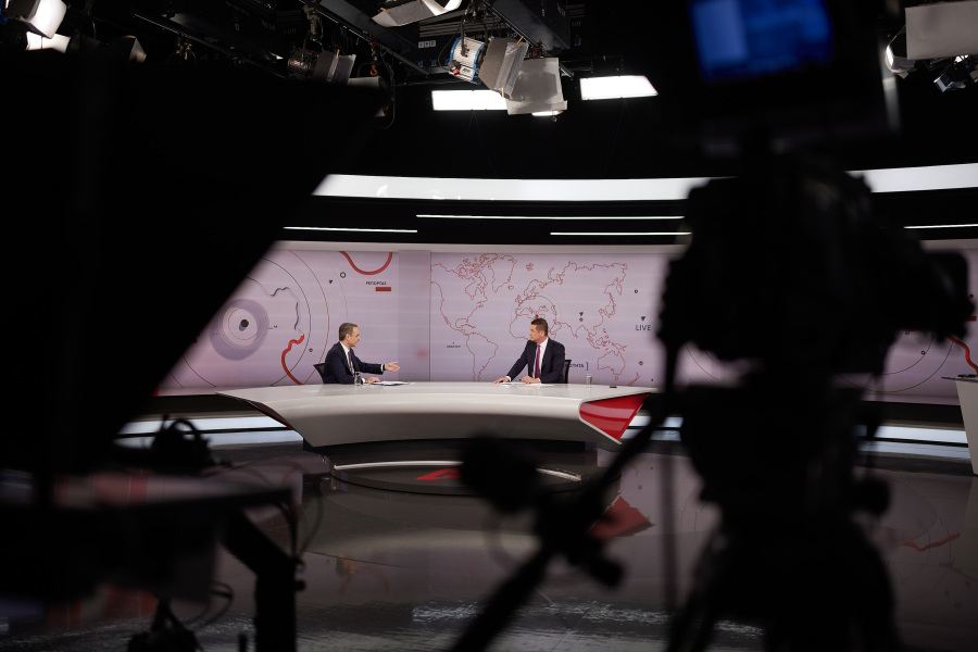 Η «χαίνουσα πληγή» των Τεμπών καταπίνει το Μέγαρο Μαξίμου