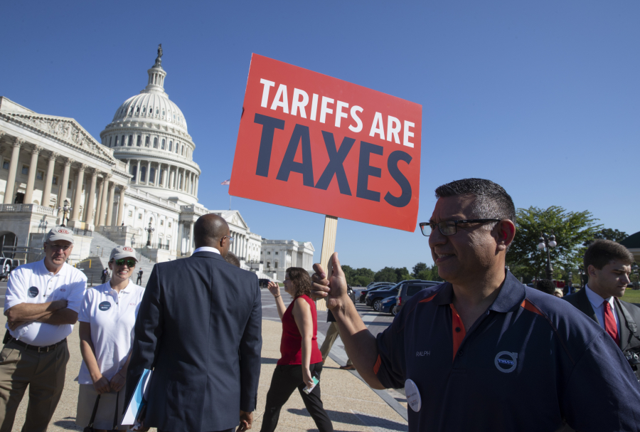 Κίνα και Καναδάς παίρνουν θέση μάχης: Ανακοίνωσαν αντιμέτρα στους δασμούς Τραμπ