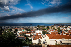 Πώς θα κινηθεί το τοξικό νέφος στη Θεσσαλονίκη - Βίντεο καταγράφει την πορεία του