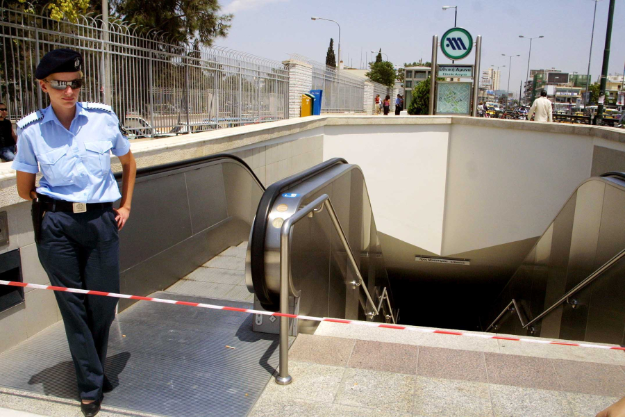 Νεκρός ο άνδρας που έπεσε στις γραμμές του μετρό στον σταθμό «Εθνική Άμυνα»