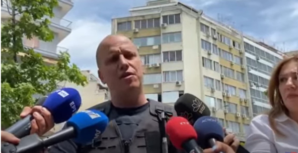 Απεγκλωβισμός βρέφους στη Θεσσαλονίκη: «Η μητέρα ούρλιαζε, έσπασα το τζάμι»