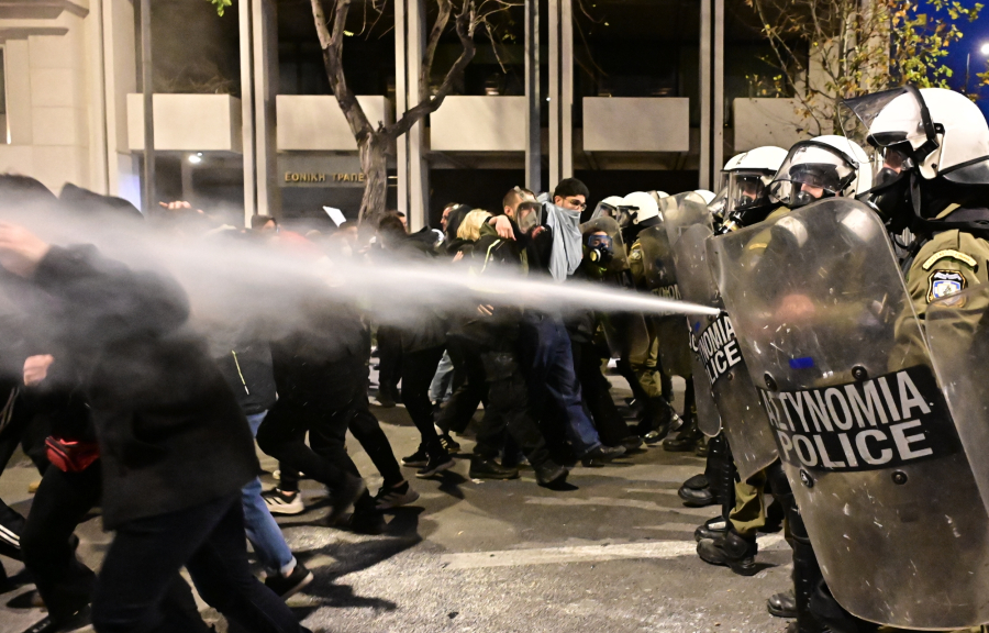 Πατέρας θύματος των Τεμπών καταγγέλλει: «Οι γονείς έφαγαν ξύλο και δακρυγόνα στο συλλαλητήριο»