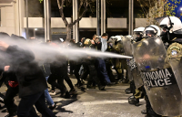 Πατέρας θύματος των Τεμπών καταγγέλλει: «Οι γονείς έφαγαν ξύλο και δακρυγόνα στο συλλαλητήριο»