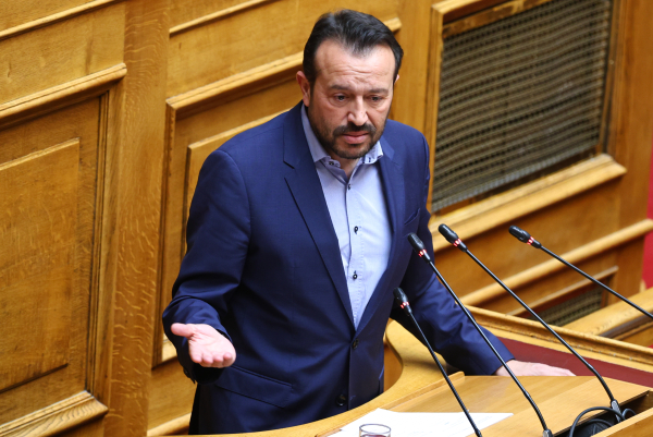 Παππάς: Η κυβέρνηση δεν μειώνει τον ΕΦΚ και επιμένει στη «γραμμή» Κουλκουδίνα