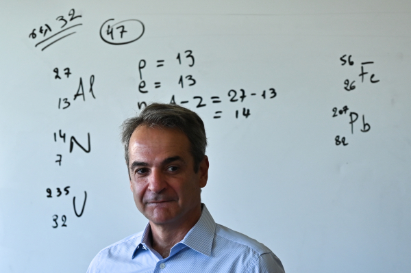 Greece Weighs Social Media Ban for Under-16s, Says PM Mitsotakis