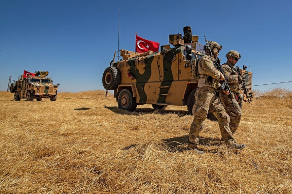Συνεργάτης του Ερντογάν: Ξεκινά «πολύ σύντομα» εισβολή μονάδων του τουρκικού στρατού στη Συρία