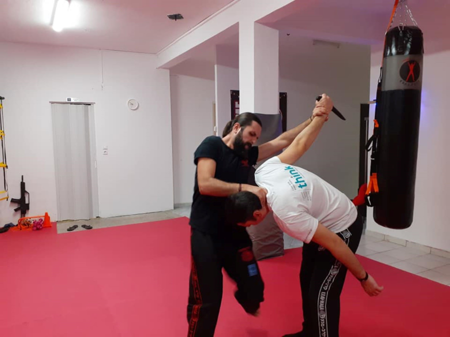 Όταν δημοσιογράφος εκπαιδεύει δημοσιογράφους: Η αυτοάμυνα Krav Maga σώζει ζωές