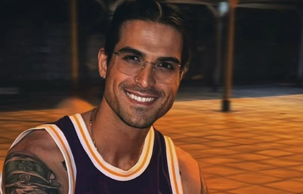 Άρης Μουγκοπέτρος: Η νέα του ανάρτηση λίγο πριν την έκδοση του βιβλίου του