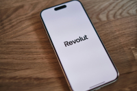 Πλήρη τραπεζική άδεια στη Γαλλία έλαβε η Revolut