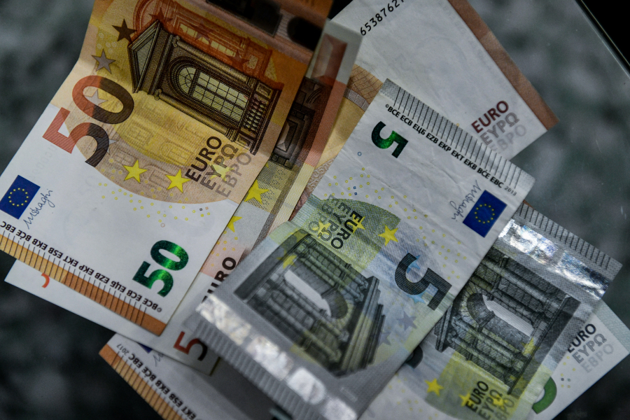 Άντλησε 1,5 δισ. ευρώ με το 7ετές ομόλογο το Ελληνικό Δημόσιο