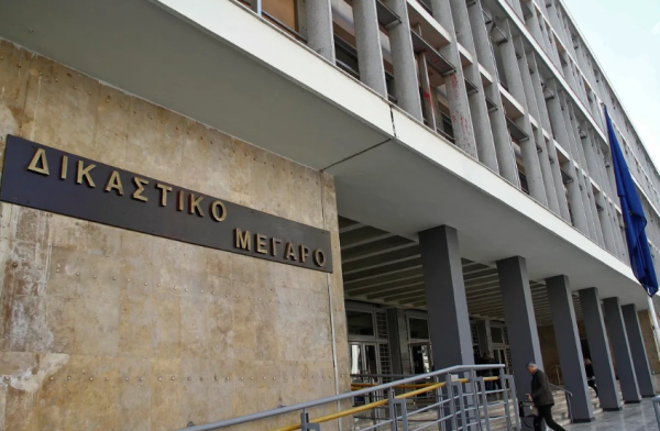 Θεσσαλονίκη: Προφυλακίστηκε ο 67χρονος που εισέβαλε με σφυρί σε τράπεζα