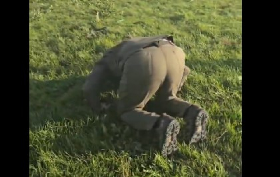 Βίντεο: Ο Άμπου Μοχάμεντ αλ Τζολάνι φτάνει στη Δαμασκό και προσκυνά