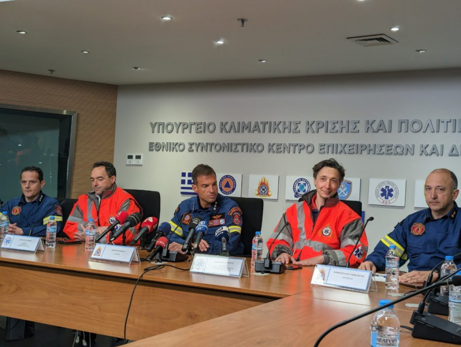 Σοκαριστικές μαρτυρίες των Ελλήνων διασωστών: «Μας ζήτησε με χαμόγελο να της κόψουμε το πόδι για να απεγκλωβιστεί»