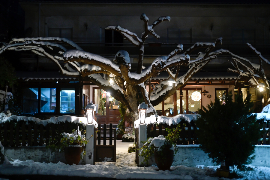 Γεμάτα τα καταλύματα για Χριστουγεννιάτικο... κρύο -Οι τιμές σε δημοφιλείς προορισμούς για την Πρωτοχρονιά